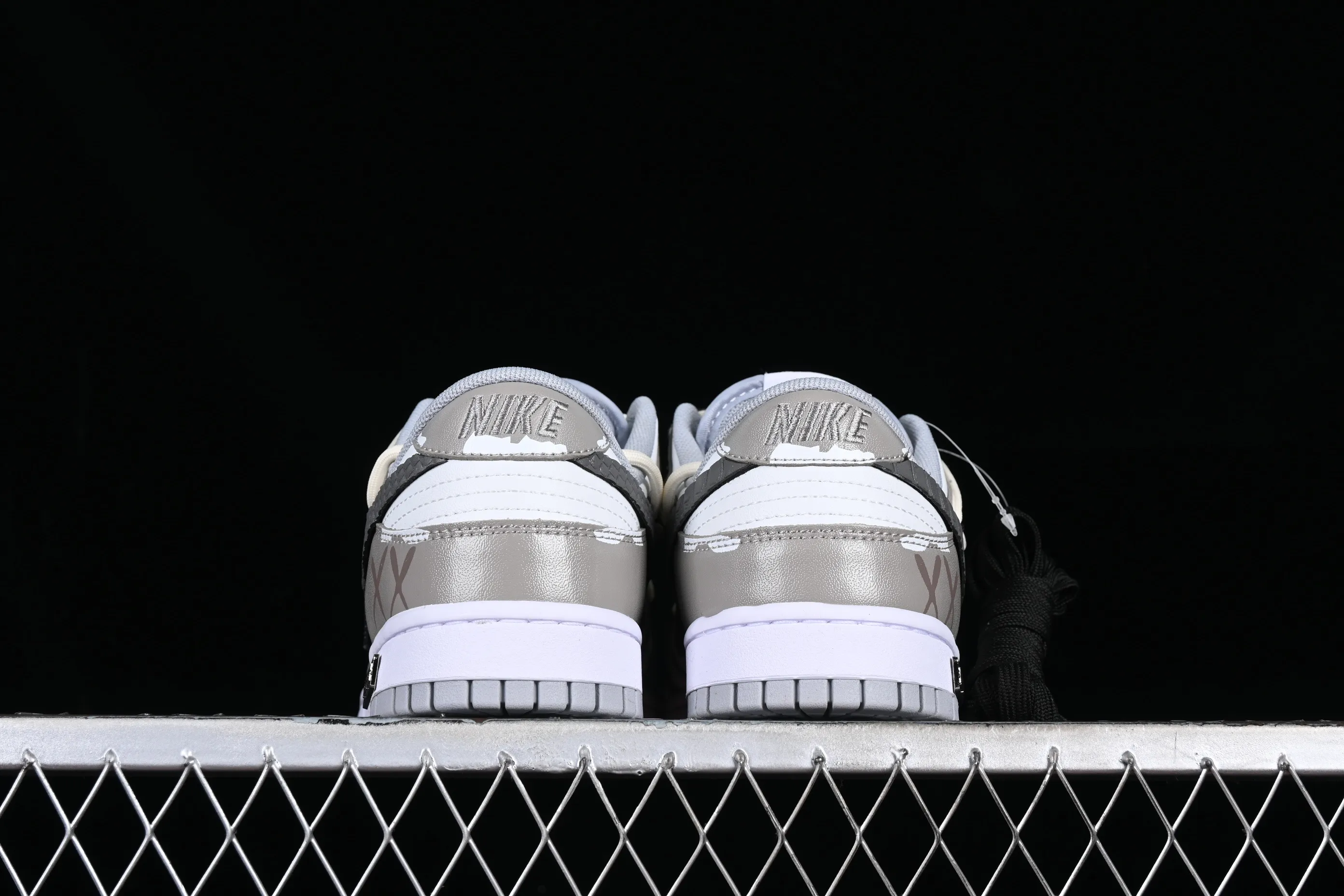 All Categories Nk SB Dunk Series Nk SB Dunk Low Low-top sneakers Customized large box Nk Dunk Low Panda Prank-West Coast Customized version of deconstructed strap retro distressed low-top sneakers DJ6188-003